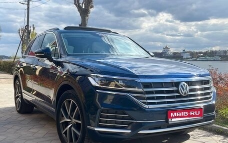 Volkswagen Touareg III, 2019 год, 4 300 000 рублей, 10 фотография
