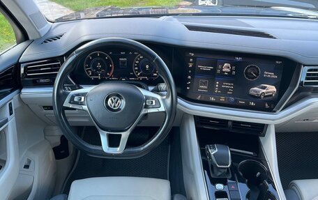 Volkswagen Touareg III, 2019 год, 4 300 000 рублей, 24 фотография