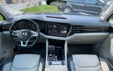 Volkswagen Touareg III, 2019 год, 4 300 000 рублей, 25 фотография