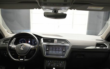 Volkswagen Tiguan II, 2018 год, 2 970 000 рублей, 16 фотография