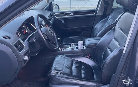 Volkswagen Touareg III, 2011 год, 2 100 000 рублей, 12 фотография