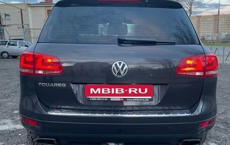 Volkswagen Touareg III, 2011 год, 2 100 000 рублей, 2 фотография