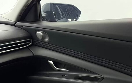 Hyundai Elantra, 2023 год, 1 360 000 рублей, 14 фотография