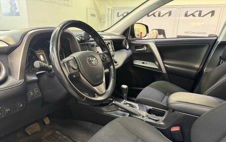 Toyota RAV4, 2016 год, 1 900 000 рублей, 12 фотография