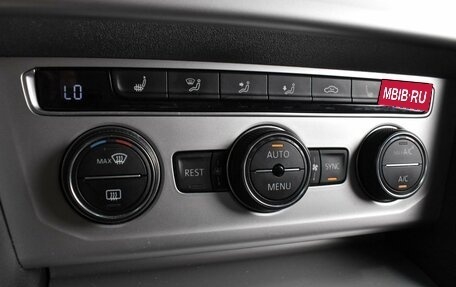 Volkswagen Passat B8 рестайлинг, 2017 год, 1 649 000 рублей, 13 фотография