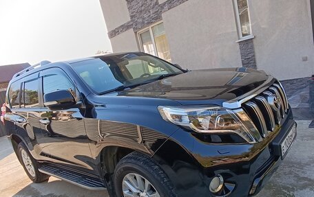 Toyota Land Cruiser Prado 150 рестайлинг 2, 2015 год, 3 700 000 рублей, 2 фотография