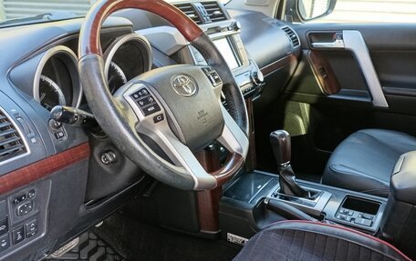 Toyota Land Cruiser Prado 150 рестайлинг 2, 2015 год, 3 700 000 рублей, 13 фотография