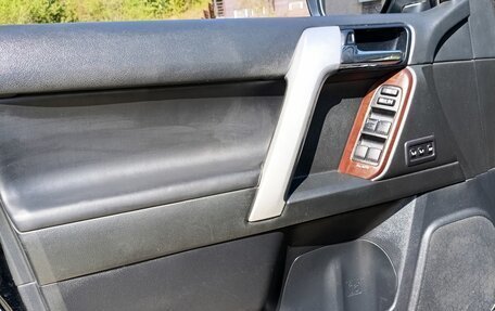 Toyota Land Cruiser Prado 150 рестайлинг 2, 2015 год, 3 700 000 рублей, 16 фотография
