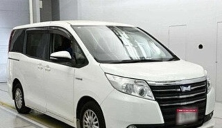 Toyota Noah III, 2017 год, 1 660 000 рублей, 1 фотография