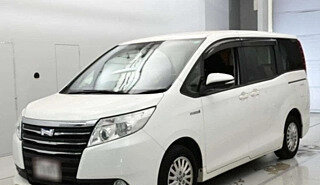 Toyota Noah III, 2017 год, 1 660 000 рублей, 3 фотография