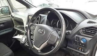 Toyota Noah III, 2017 год, 1 660 000 рублей, 9 фотография
