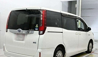Toyota Noah III, 2017 год, 1 660 000 рублей, 6 фотография