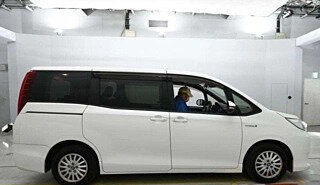 Toyota Noah III, 2017 год, 1 660 000 рублей, 8 фотография