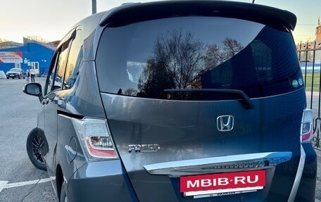 Honda Freed I, 2012 год, 900 000 рублей, 3 фотография