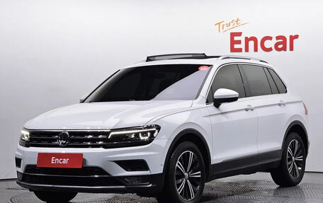 Volkswagen Tiguan II, 2020 год, 2 430 000 рублей, 1 фотография