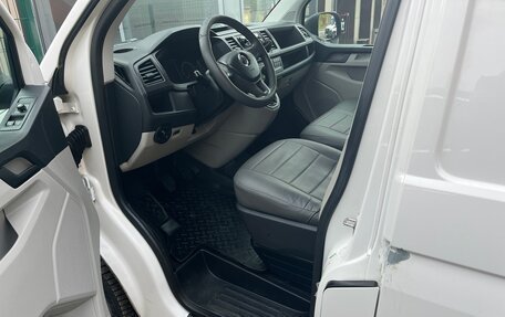 Volkswagen Transporter T6 рестайлинг, 2015 год, 1 600 000 рублей, 9 фотография