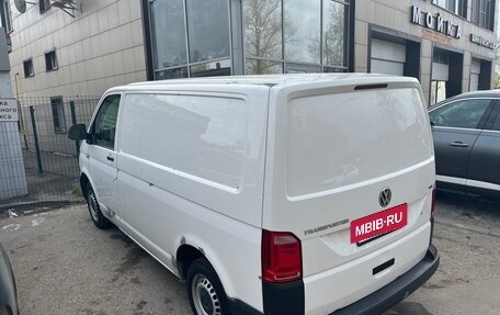 Volkswagen Transporter T6 рестайлинг, 2015 год, 1 600 000 рублей, 5 фотография