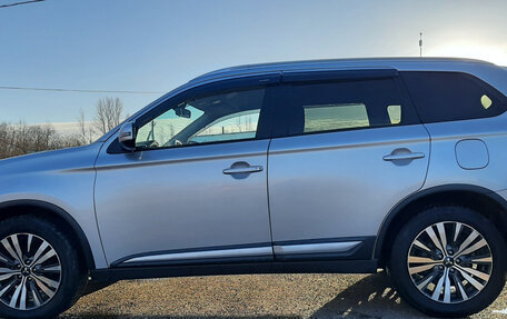 Mitsubishi Outlander III рестайлинг 3, 2019 год, 2 200 000 рублей, 2 фотография
