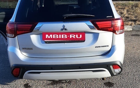 Mitsubishi Outlander III рестайлинг 3, 2019 год, 2 200 000 рублей, 3 фотография