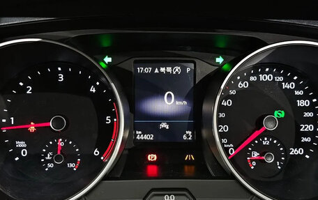 Volkswagen Tiguan II, 2020 год, 2 430 000 рублей, 8 фотография