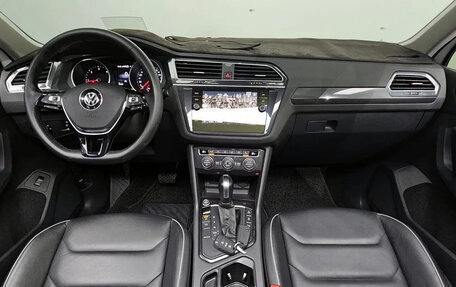 Volkswagen Tiguan II, 2020 год, 2 430 000 рублей, 7 фотография