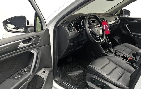 Volkswagen Tiguan II, 2020 год, 2 430 000 рублей, 10 фотография
