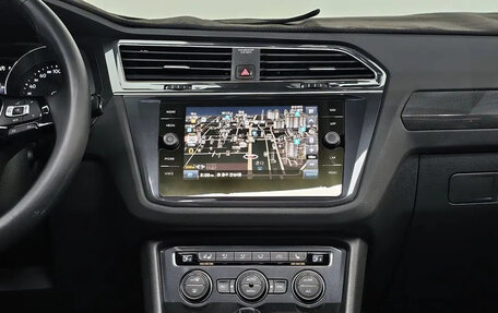 Volkswagen Tiguan II, 2020 год, 2 430 000 рублей, 13 фотография