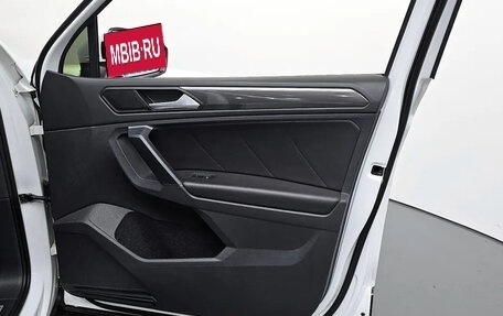 Volkswagen Tiguan II, 2020 год, 2 430 000 рублей, 27 фотография