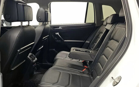 Volkswagen Tiguan II, 2020 год, 2 430 000 рублей, 30 фотография