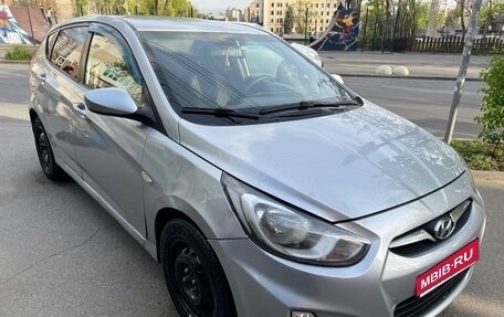 Hyundai Solaris II рестайлинг, 2011 год, 750 000 рублей, 1 фотография