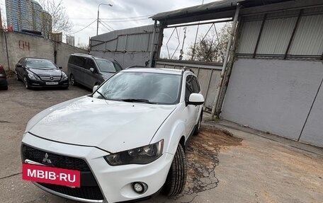 Mitsubishi Outlander III рестайлинг 3, 2011 год, 646 000 рублей, 2 фотография