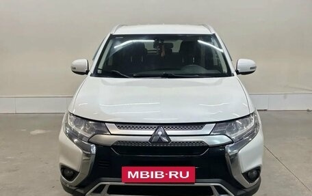 Mitsubishi Outlander III рестайлинг 3, 2019 год, 2 039 000 рублей, 3 фотография