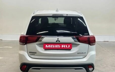 Mitsubishi Outlander III рестайлинг 3, 2019 год, 2 039 000 рублей, 4 фотография