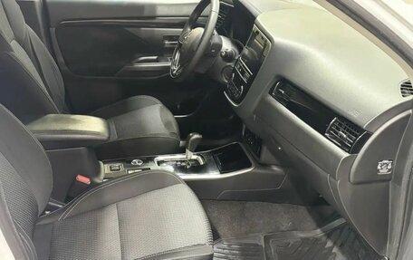 Mitsubishi Outlander III рестайлинг 3, 2019 год, 2 039 000 рублей, 8 фотография
