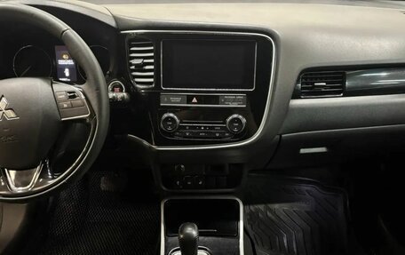Mitsubishi Outlander III рестайлинг 3, 2019 год, 2 039 000 рублей, 9 фотография