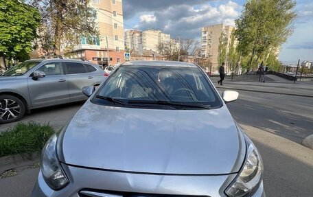 Hyundai Solaris II рестайлинг, 2011 год, 750 000 рублей, 2 фотография