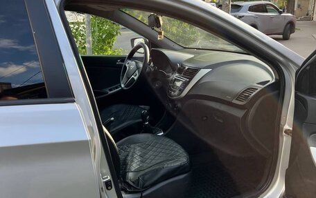 Hyundai Solaris II рестайлинг, 2011 год, 750 000 рублей, 4 фотография
