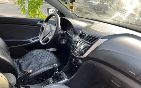 Hyundai Solaris II рестайлинг, 2011 год, 750 000 рублей, 8 фотография
