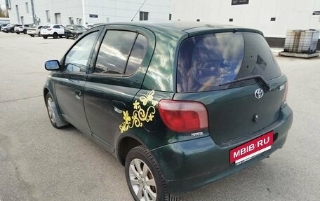 Toyota Yaris I рестайлинг, 2001 год, 550 000 рублей, 2 фотография