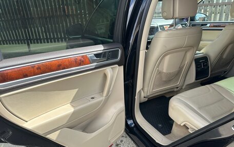 Volkswagen Touareg III, 2011 год, 1 900 000 рублей, 11 фотография