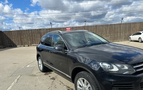 Volkswagen Touareg III, 2011 год, 1 900 000 рублей, 2 фотография