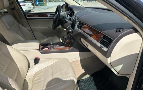 Volkswagen Touareg III, 2011 год, 1 900 000 рублей, 10 фотография