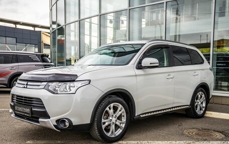Mitsubishi Outlander III рестайлинг 3, 2014 год, 1 488 000 рублей, 3 фотография