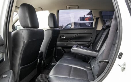 Mitsubishi Outlander III рестайлинг 3, 2014 год, 1 488 000 рублей, 16 фотография