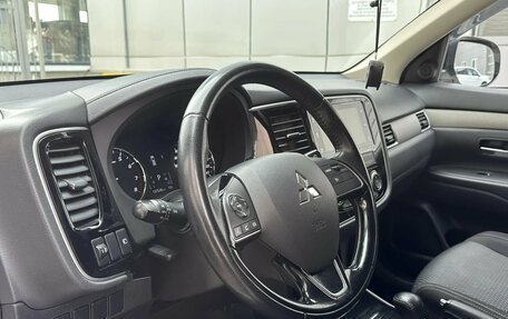 Mitsubishi Outlander III рестайлинг 3, 2018 год, 1 940 000 рублей, 8 фотография