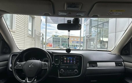 Mitsubishi Outlander III рестайлинг 3, 2018 год, 1 940 000 рублей, 9 фотография