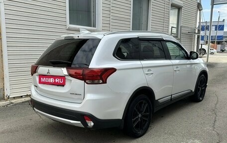 Mitsubishi Outlander III рестайлинг 3, 2018 год, 1 940 000 рублей, 4 фотография