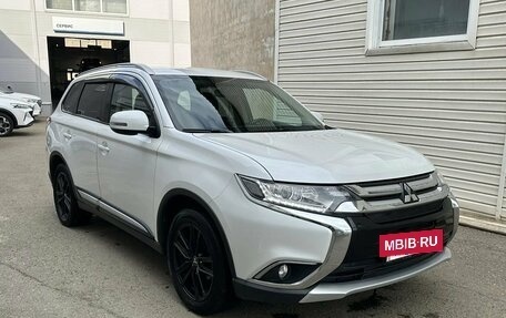 Mitsubishi Outlander III рестайлинг 3, 2018 год, 1 940 000 рублей, 5 фотография