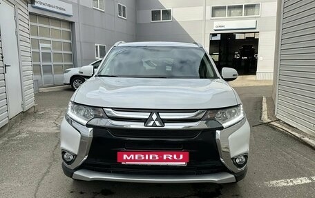 Mitsubishi Outlander III рестайлинг 3, 2018 год, 1 940 000 рублей, 6 фотография