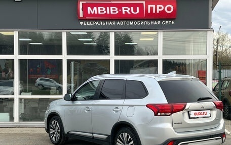Mitsubishi Outlander III рестайлинг 3, 2019 год, 2 150 000 рублей, 3 фотография